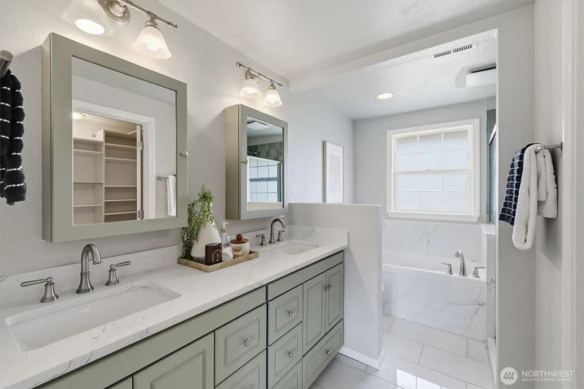 Property photo for 560 N 76th Street, Seattle photo 19