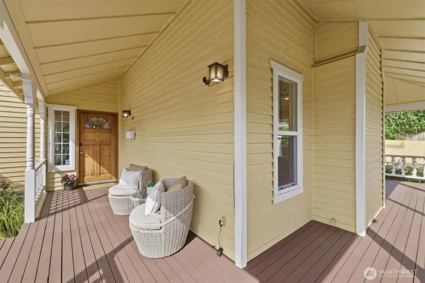 Property photo for 560 N 76th Street, Seattle photo 2