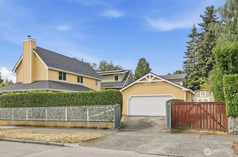 Property photo for 560 N 76th Street, Seattle photo 33