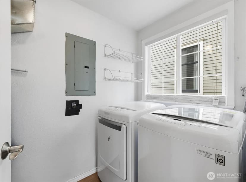 Property photo for 560 N 76th Street, Seattle photo 26