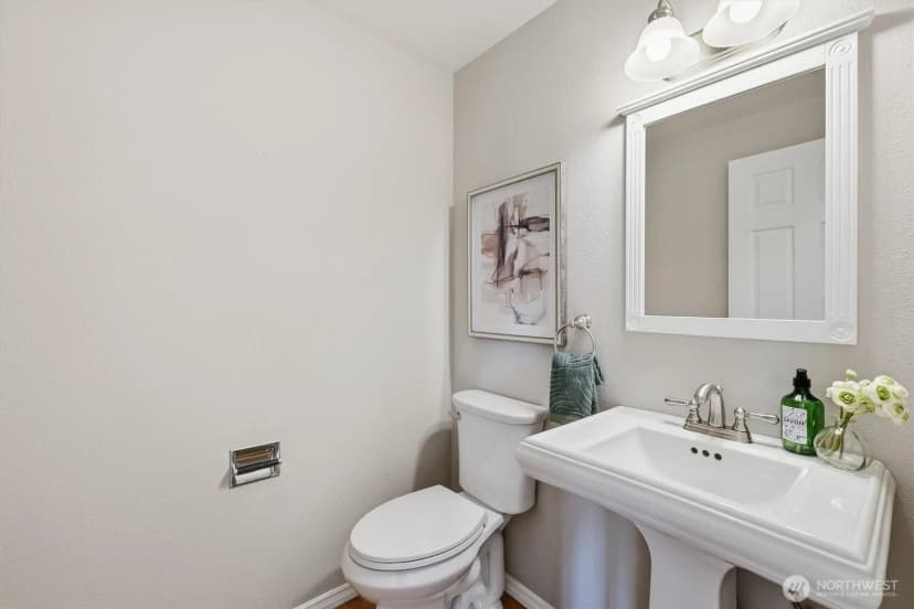 Property photo for 560 N 76th Street, Seattle photo 15