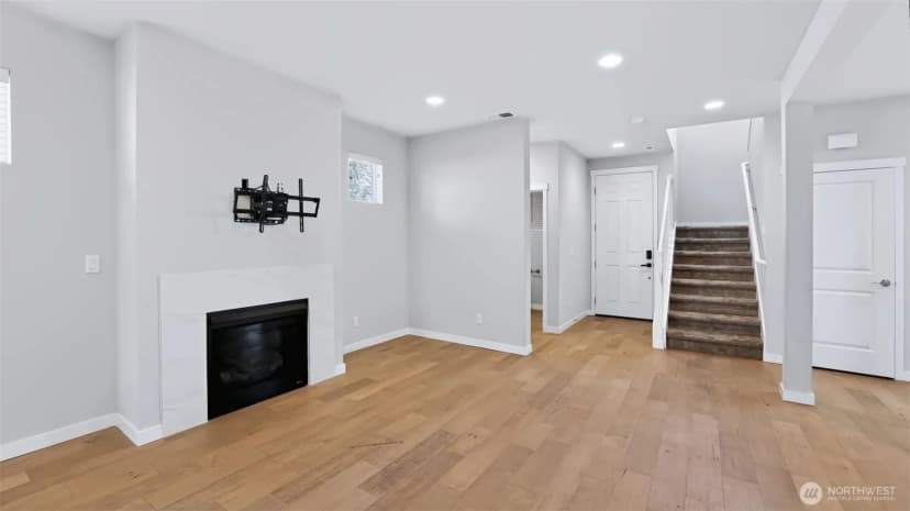 Property photo for 18801 124th Avenue Se, Renton photo 3
