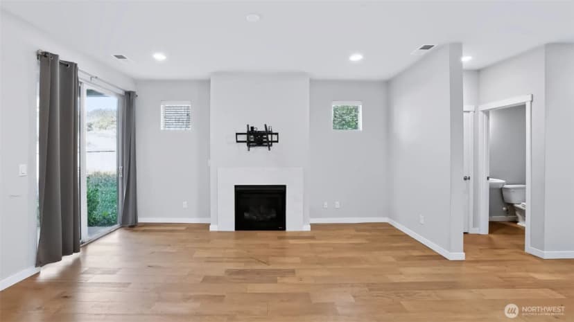 Property photo for 18801 124th Avenue Se, Renton photo 4