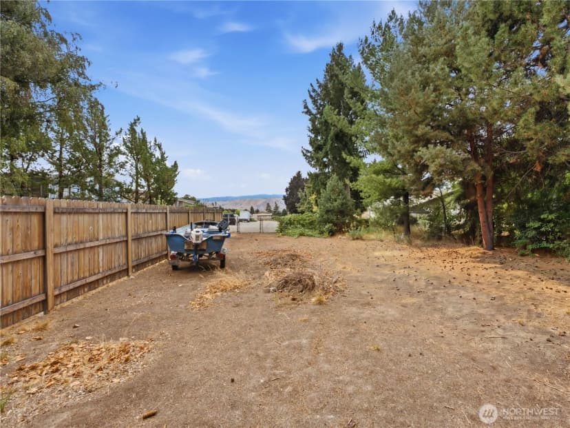 Property photo for 2446 N Ashland Avenue, East Wenatchee photo 30