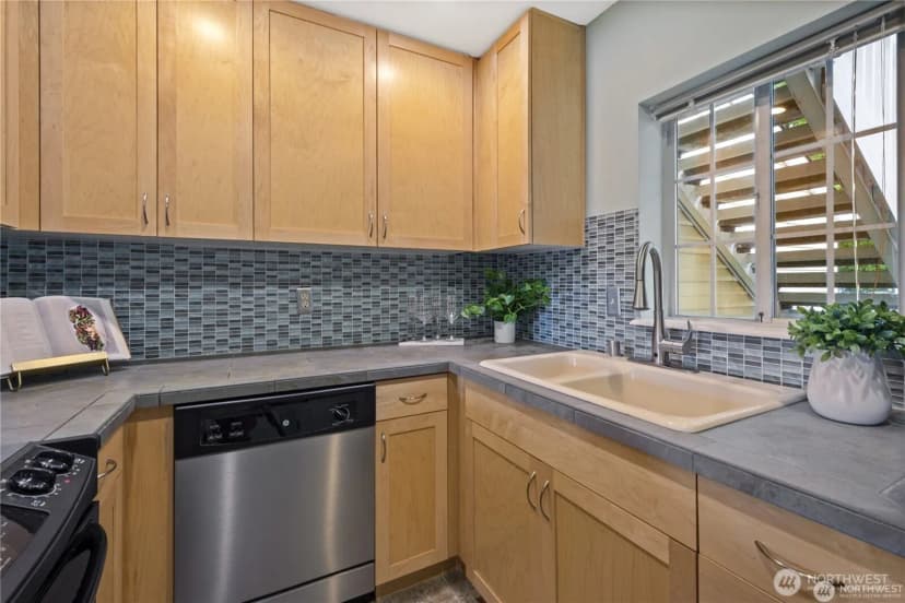 Property photo for 2610 118th Avenue Se #5-202, Bellevue photo 6