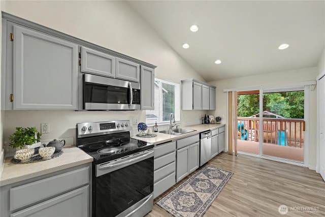 Property photo for 13519 20th Avenue Ct E, Tacoma photo 5