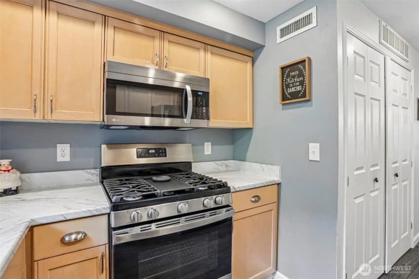 Property photo for 250 Nw Dogwood Street #e104, Issaquah photo 12