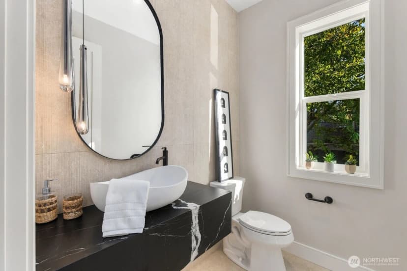 Property photo for 6208 43rd Avenue Ne, Seattle photo 15