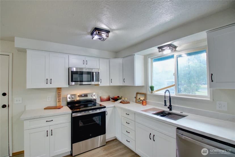 Property photo for 6968 Steelhead Lane, Burlington photo 16