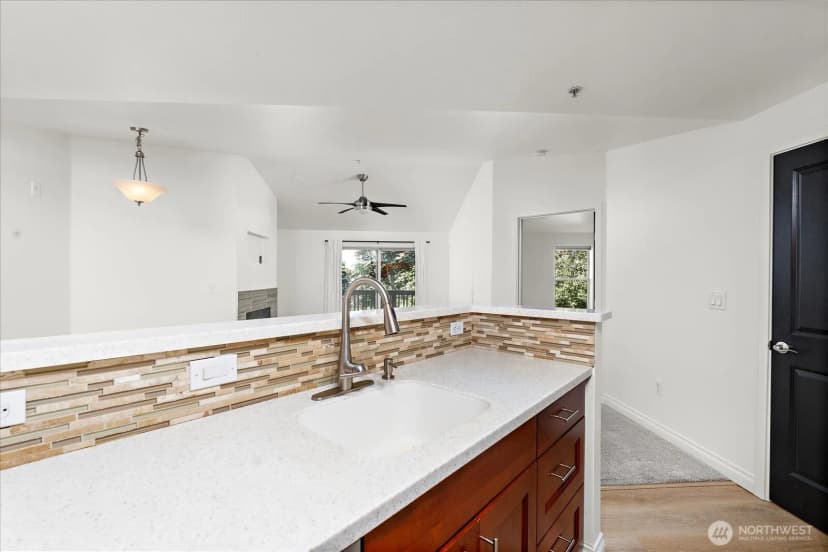 Property photo for 7711 Ne 175th Street #308, Kenmore photo 9