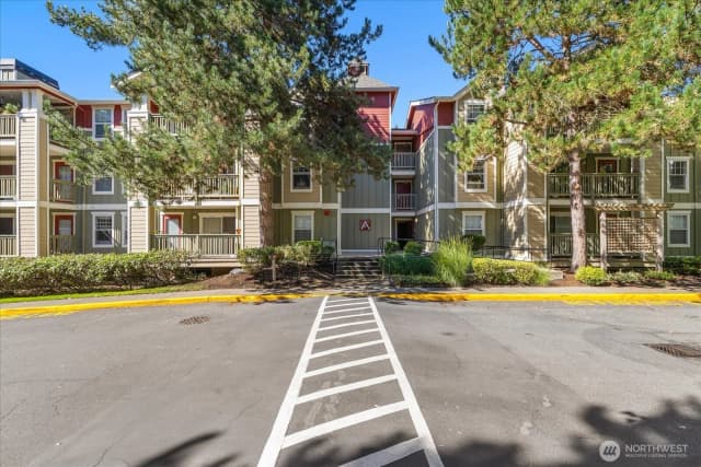 Property photo for 7711 Ne 175th Street #308, Kenmore photo 5
