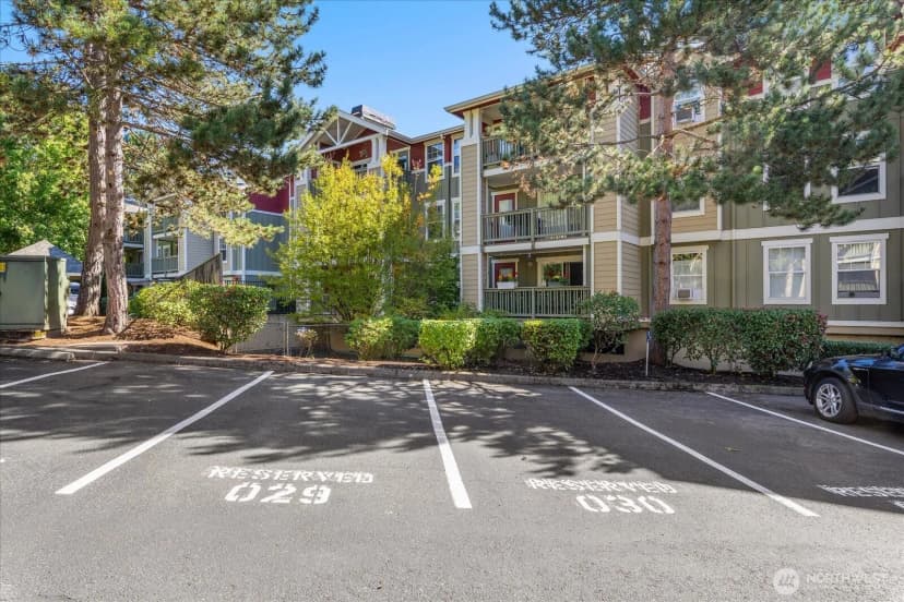 Property photo for 7711 Ne 175th Street #308, Kenmore photo 4