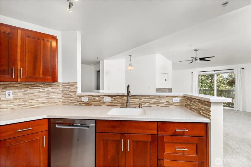 Property photo for 7711 Ne 175th Street #308, Kenmore photo 10