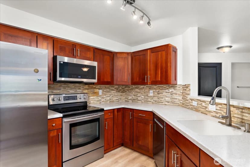 Property photo for 7711 Ne 175th Street #308, Kenmore photo 8