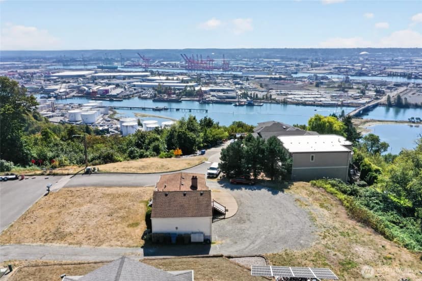 Property photo for 2914 44th Avenue Ne, Tacoma photo 8