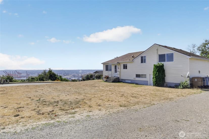 Property photo for 2914 44th Avenue Ne, Tacoma photo 36