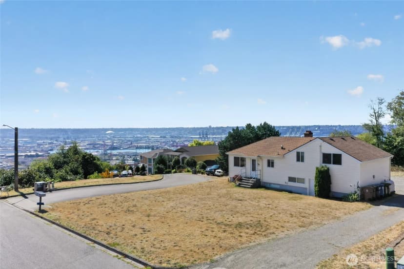 Property photo for 2914 44th Avenue Ne, Tacoma photo 6