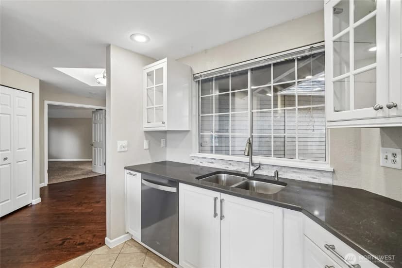 Property photo for 11641 Ne 95th Street, Kirkland photo 8