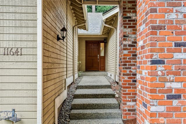 Property photo for 11641 Ne 95th Street, Kirkland photo 2