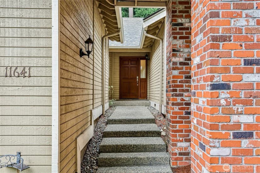 Property photo for 11641 Ne 95th Street, Kirkland photo 2