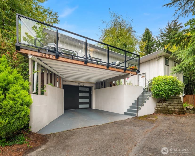 Property photo for 4626 33rd Avenue W, Seattle photo 2