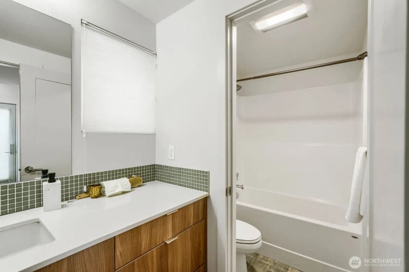 Property photo for 4224 6th Avenue Nw, Seattle photo 25