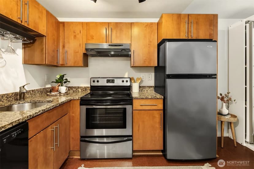 Property photo for 1707 Boylston Avenue #206, Seattle photo 2