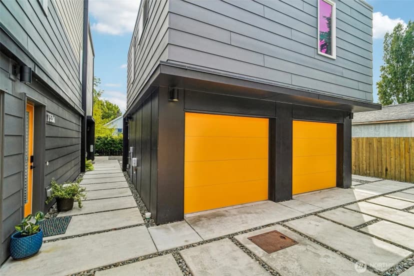 Property photo for 731 S Southern Street #6, Seattle photo 2