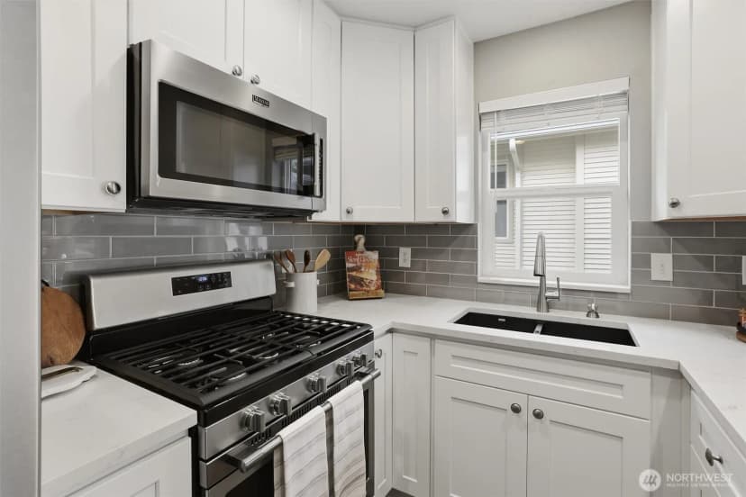 Property photo for 5012 Freeport Lane #b, Mukilteo photo 10