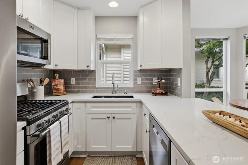 Property photo for 5012 Freeport Lane #b, Mukilteo photo 9