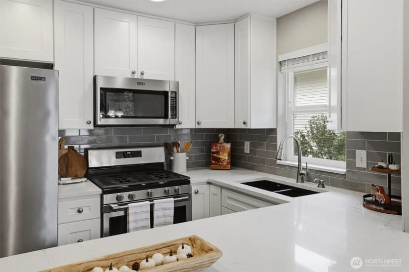 Property photo for 5012 Freeport Lane #b, Mukilteo photo 6
