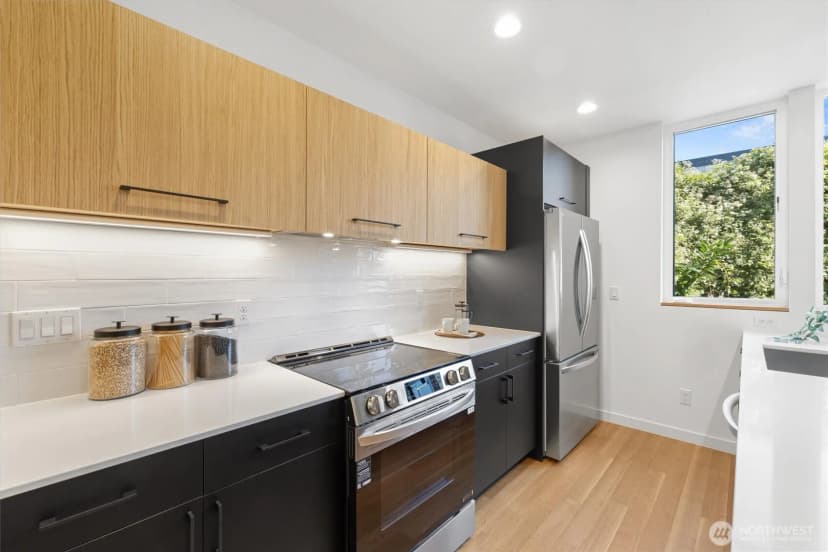 Property photo for 3646 B Greenwood Avenue N, Seattle photo 9
