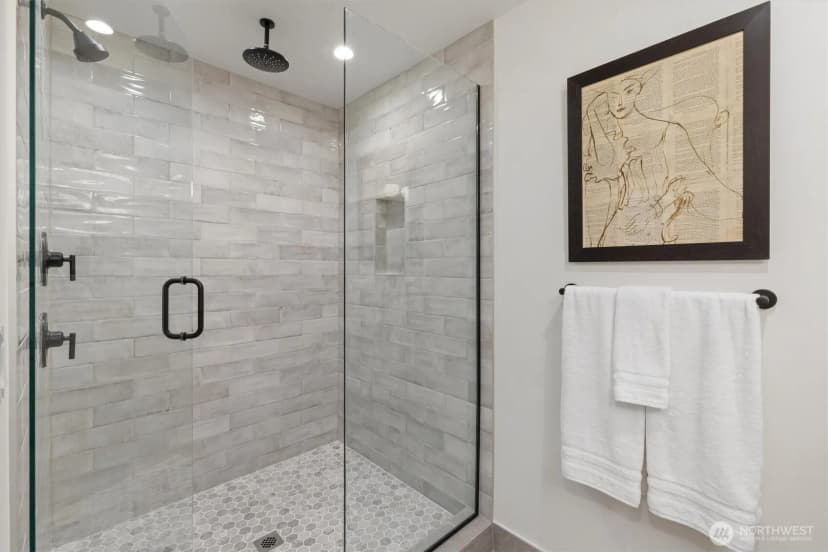 Property photo for 3646 B Greenwood Avenue N, Seattle photo 25
