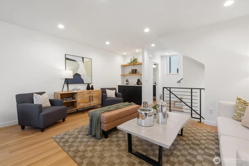 Property photo for 3646 B Greenwood Avenue N, Seattle photo 4