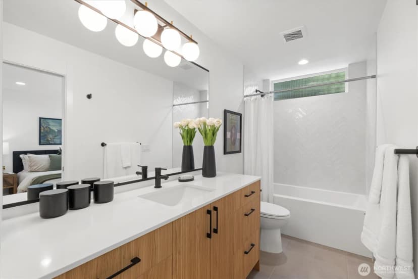 Property photo for 3646 B Greenwood Avenue N, Seattle photo 16