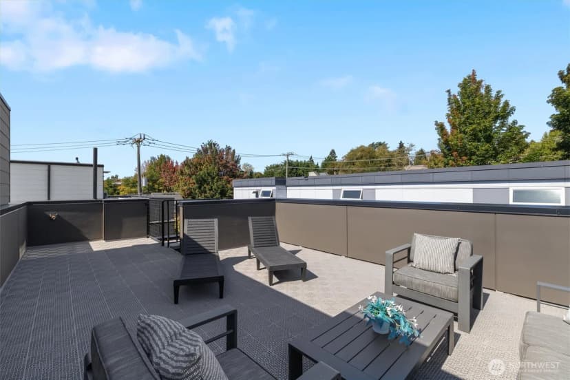 Property photo for 3646 B Greenwood Avenue N, Seattle photo 32