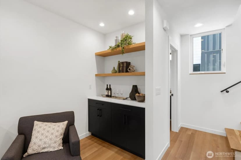 Property photo for 3646 B Greenwood Avenue N, Seattle photo 18