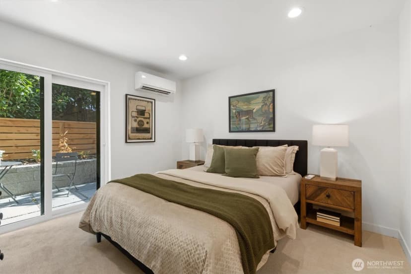 Property photo for 3646 B Greenwood Avenue N, Seattle photo 14