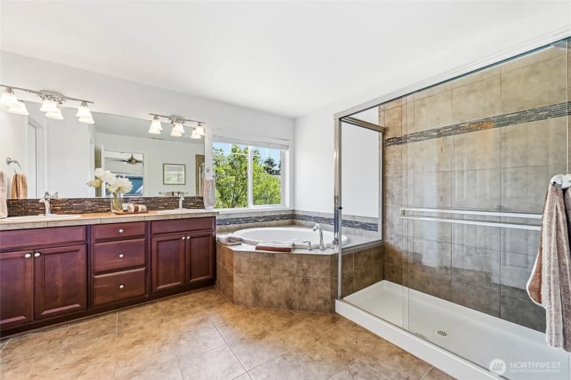 Property photo for 7624 Ne 201st Place, Kenmore photo 27