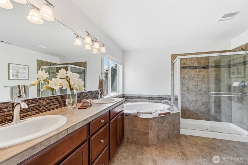Property photo for 7624 Ne 201st Place, Kenmore photo 26