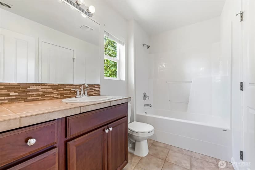 Property photo for 7624 Ne 201st Place, Kenmore photo 32