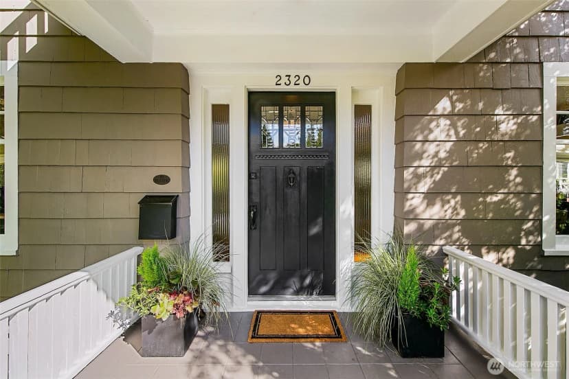 Property photo for 2320 Nob Hill Avenue N, Seattle photo 2