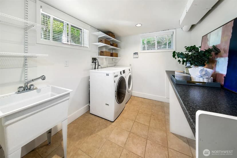 Property photo for 2320 Nob Hill Avenue N, Seattle photo 27