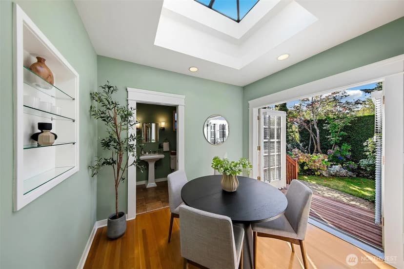 Property photo for 2320 Nob Hill Avenue N, Seattle photo 12