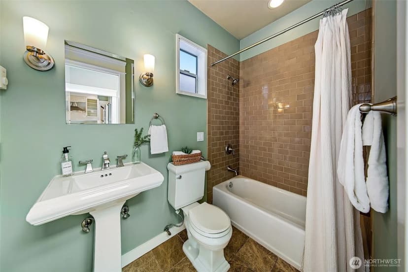 Property photo for 2320 Nob Hill Avenue N, Seattle photo 15