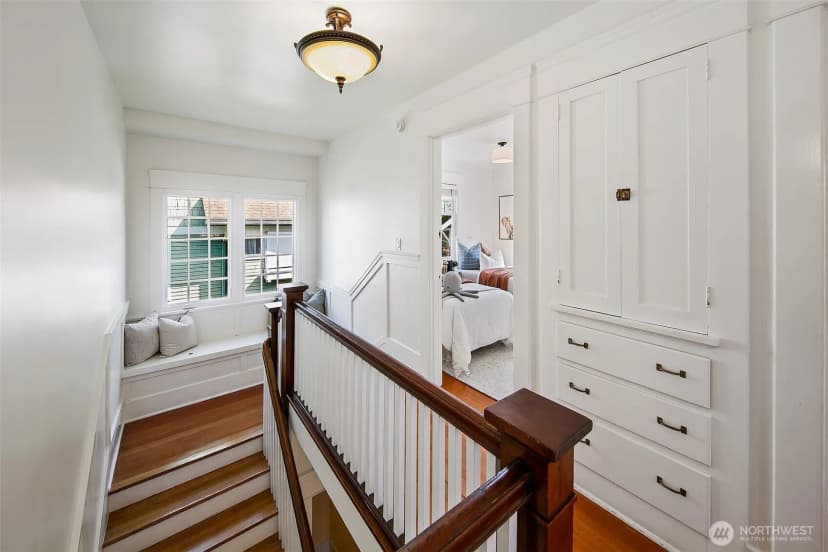 Property photo for 2320 Nob Hill Avenue N, Seattle photo 16