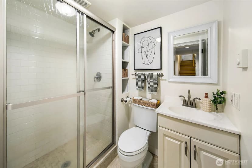 Property photo for 2320 Nob Hill Avenue N, Seattle photo 26