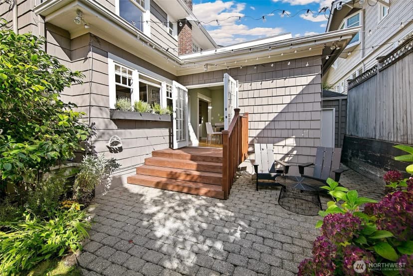 Property photo for 2320 Nob Hill Avenue N, Seattle photo 14