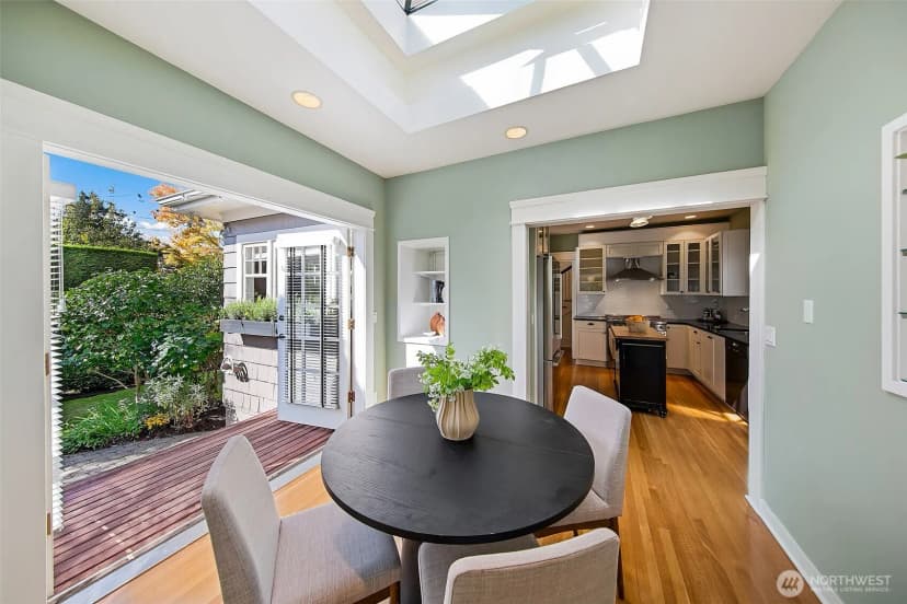 Property photo for 2320 Nob Hill Avenue N, Seattle photo 11