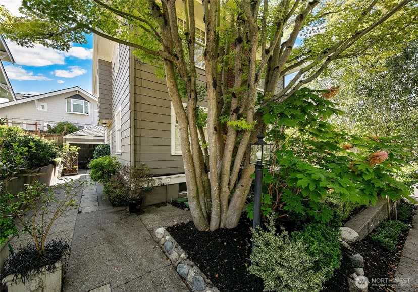 Property photo for 2320 Nob Hill Avenue N, Seattle photo 28